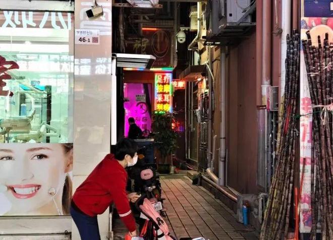 尽头是深圳城中村的按摩馆OG真人平台灵活就业的(图9)