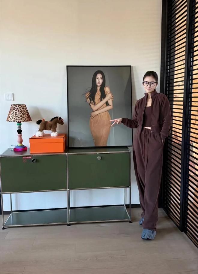 晒新房装修豪华有格调女儿房间粉嫩OG真人平台杜淳一家搬新家老婆(图2)