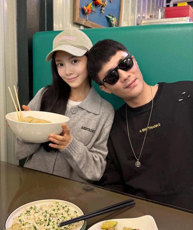 晒新房装修豪华有格调女儿房间粉嫩OG真人平台杜淳一家搬新家老婆(图9)