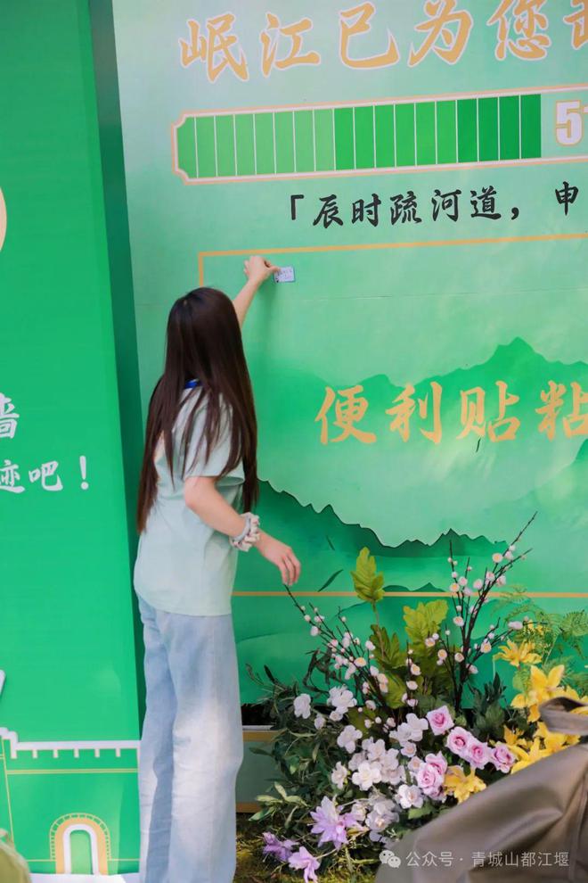 江堰太火爆NPC白娘子被求合影到宕机OG真人顶流实锤！这个五一青城山都(图1)